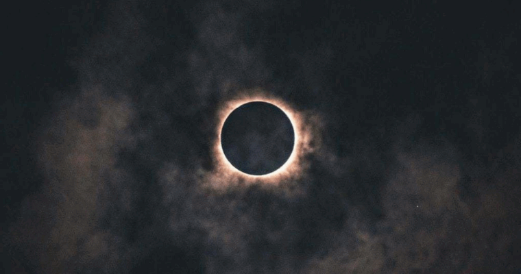 Éclipse lunaire totale en Poissons – 7 septembre 2025
